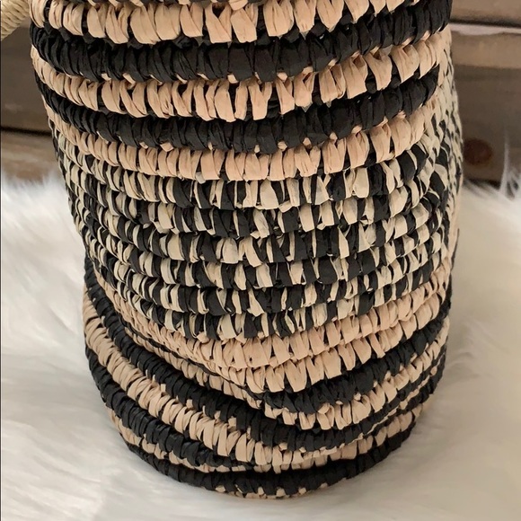 Black and Tan straw bag - Picture 2 of 4